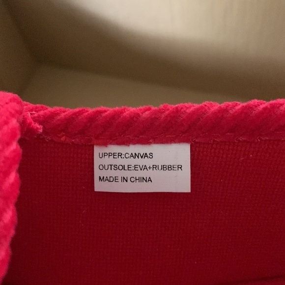 Goat Crew New In Box Red White  Bandana House Shoes Slippers Size 11 main image 12
